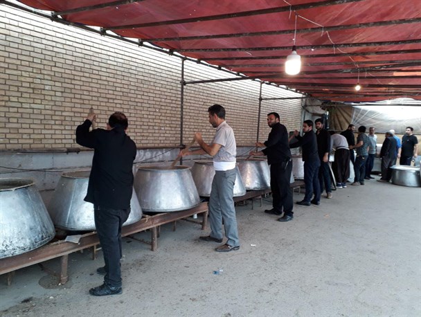پخت بزرگترین حلیم نذری در  سالروز شهادت حضرت زهرا(س) در پیشوا
