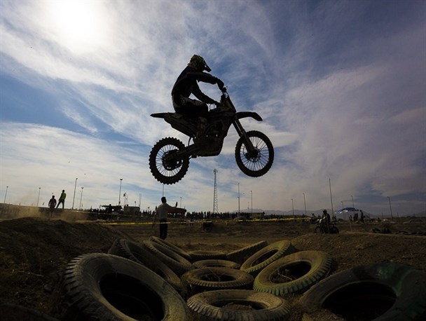 برگزاری راند دوم مسابقه موتورکراس، دریفت و درگ قهرمانی کشور/ موتورسواران و اتومبیلرانان برتر مشخص شدند