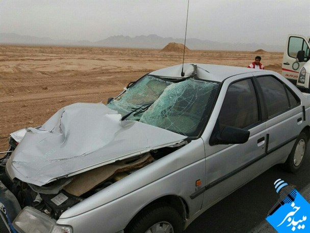 تصادف پژو 405 با ایسوزو در کمربندی میبد 3 مصدوم بر جای گذاشت