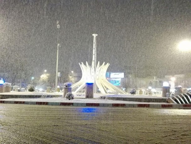 بارش برف شهرستان قروه را در شب عید سفید پوش کرد + تصاویر
