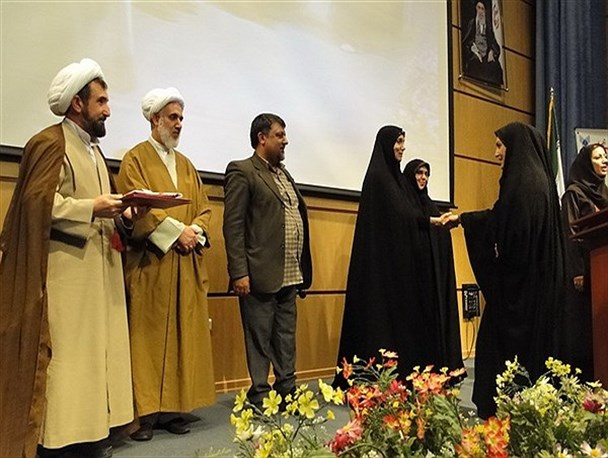 تجلیل از بیش از 20 نفر از مادران شهدا و همسران شهید شهرستان گرمسار