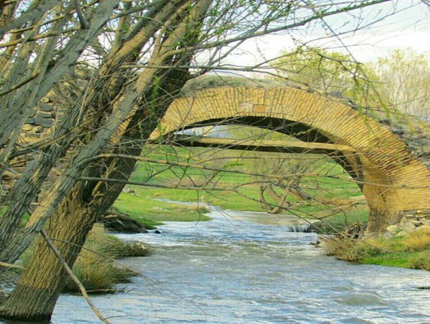 مسئولان؛ فکری به حال پل تاریخی روستای قلعه شیخ کنید