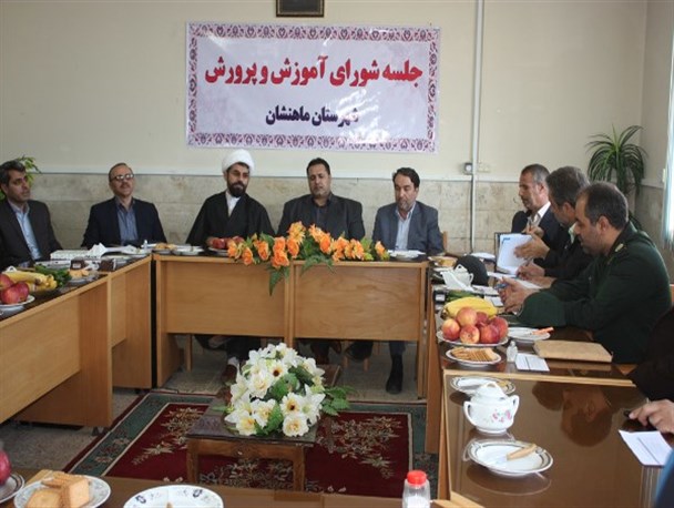 آموزش و پرورش به عنوان دستگاه فرهنگ ساز در تحقق شعار سال نقش محوری دارد/ حل مشکل ایاب و ذهاب فرهنگیان غیر بومی امکان پذیر نیست