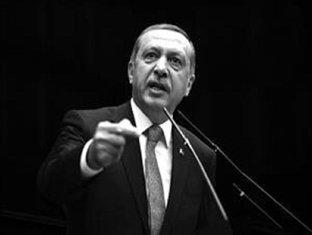 حزب عدالت و توسعه برای حفظ قدرت به سمت آل‌سعود رفت/ اردوغان هرچه گفت مردم برایش دست زدند!