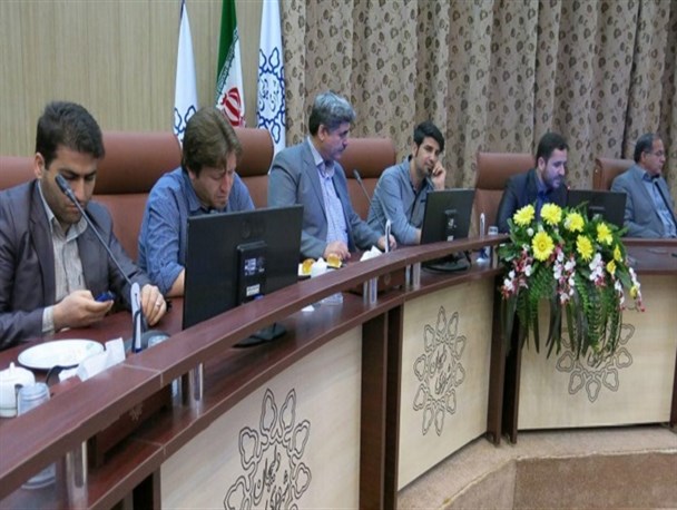 هنرمندان پشتوانه فرهنگی شهر هستند