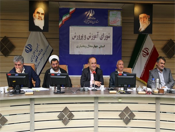 همسان‌سازی لباس مدارس، از تولیدات داخلی تأمین شود