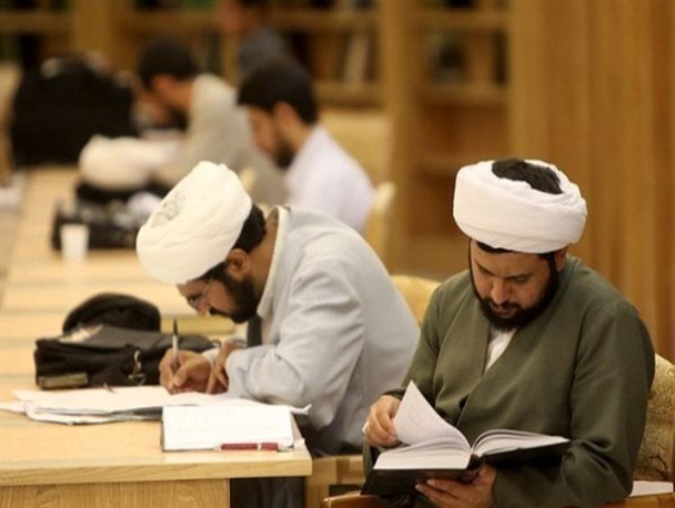 تامین حداقل امکانات مانند کتابخانه و فضای مجازی برای طلاب پژوهشگر امری ضروری است/ بررسی اولویت های دین در عرصه های مختلف وظیفه طلبه است