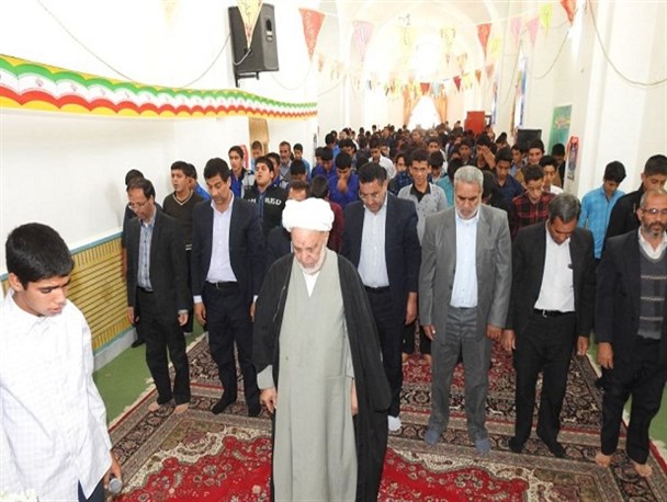 جشن تکلیف ۲۰۰ دانش آموز پسر بن رودی در جوار امامزاده میرزین العابدین(ع)+  تصاویر