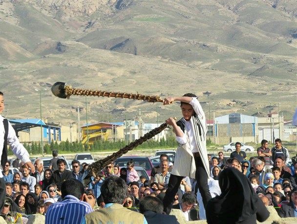 برگزاری آئین ۲۰۰۰ساله بیل گردانی نیمور محلات+تصاویر