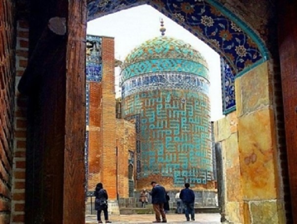 سهم ناچیز ایرانی‌ها از سومین صنعت پول ساز جهان/ یک استان بر فراز قله گردشگری ایران تا سال 1400/ گره کار کجاست؟