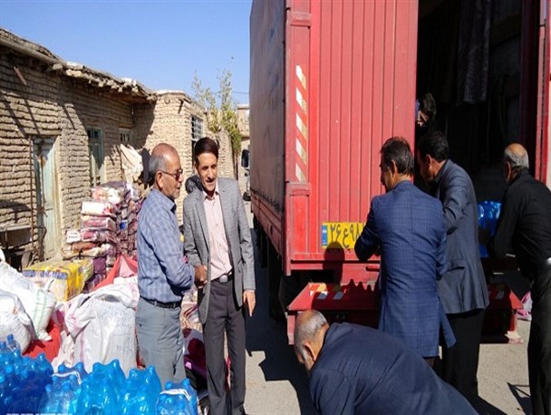کمک ۳۰۰ میلیون تومانی بازاریان و اصناف زنجان به سیل زدگان/ زنجان استان معین شادگان شد