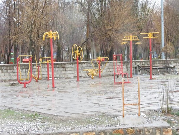 بی توجهی به مطالبات مردم یک شهر/ دهگلان با 65 هزار نفر جمعیت فاقد شهربازی است!