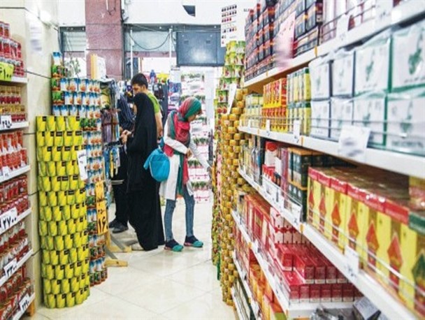 فاصله گذاری اجتماعی در نانوایی های سراوان رعایت نمی شود/ مبدل شدن سوپرمارکت ها به محل تکثیر ویروس کرونا