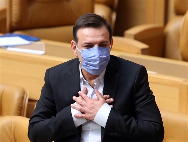 تغییر وضعیت عزیزی‌خادم به سبک رونالدینیو/ آقای دوشغله، یک‌شبه تک‌شغله شد!