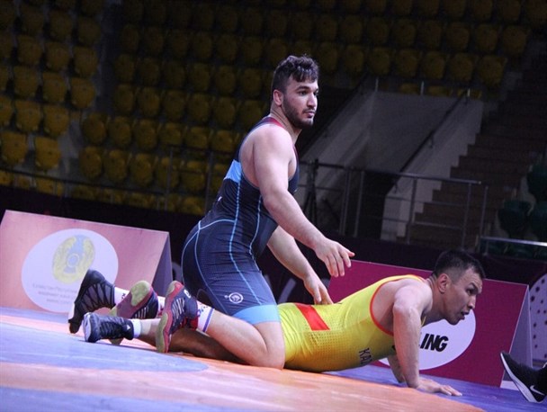 کشتی قهرمانی آسیا| صعود ۴ فرنگی‌کار ایرانی به فینال رقابت‌ها/ شانس ۵ مدال رنگارنگ برای کشتی ایران