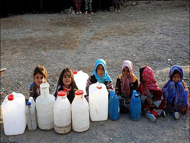 تجمع اعتراضی اهالی روستای کرکویه قیروکارزین مقابل فرمانداری