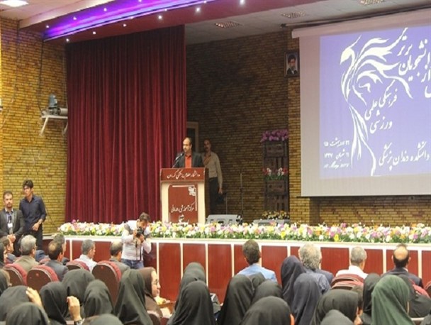 برگزاری اولین همایش تجلیل از دانشجویان برتر دانشکده دندان پزشکی کرمان/تصاویر