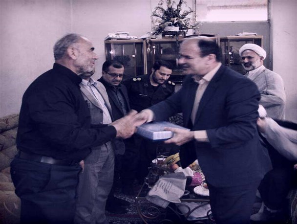 حضور مسئولان شهرستان آستانه‌اشرفیه در منزل پدری شهید رضی