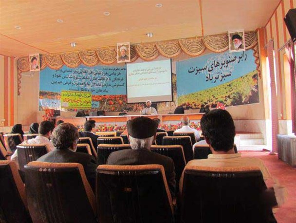 آگاه سازی خانواده ها کلید مقابله با آسیب های شبکه های مجازی است