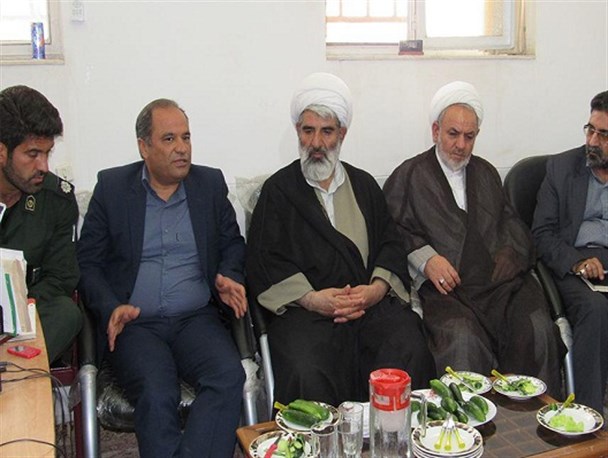 مشاوره های سازنده به شکل گیری جریان های انقلابی در نماز جمعه کمک می کند