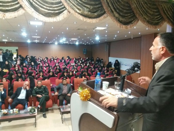 نیت دشمن از بحث مذاکره، بسترسازی برای نفوذ است