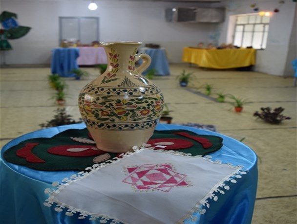 نمایشگاه صنایع دستی دانش آموزان کانون حجاب چناران برگزار شد