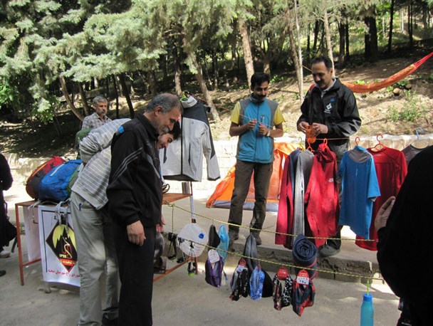 نمایشگاه تجهیزات کوهنوردی و عکس صعودهای ورزشی در طول 40 سال در صحنه برگزار شد + تصویر