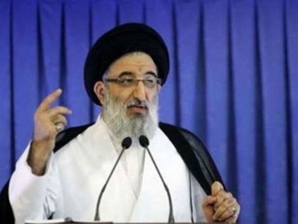 این که بگویند داعش زاییده انقلاب اسلامی است، تحریف است/اگر این حرکات آگاهانه صورت پذیرفته خیانت است