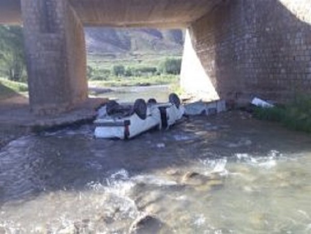کشته و زخمی شدن دو نفر در حادثه رانندگی در شاهین دژ