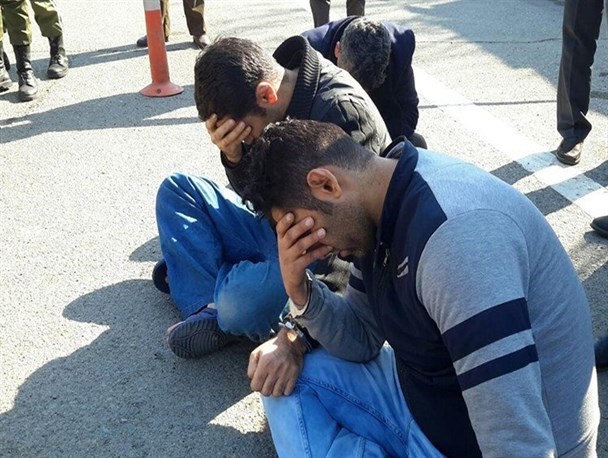 سارقان به عنف خودرو در بندرعباس دستگیر شدند