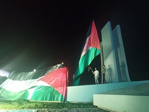 مشهدی‌ها پیروزی جبهه مقاومت بر رژیم جنایتکار اسرائیل را جشن گرفتند+ فیلم
