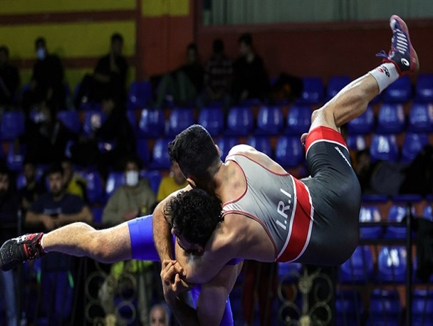 ربیعی‌زاده: چک خیرآبادی باعث شد حواسم را در فینال کشتی جمع کنم/ داور می‌خواست حق من را بخورد اما نتوانست