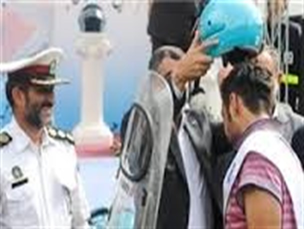 پلیس یزد از موتور سوران قانونمند تجلیل کرد