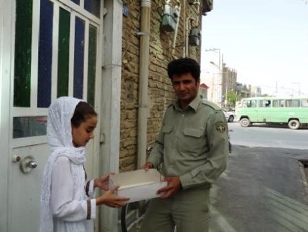 دانش آموز شازندی ناجی ۲ جوجه تیغی نابالغ
