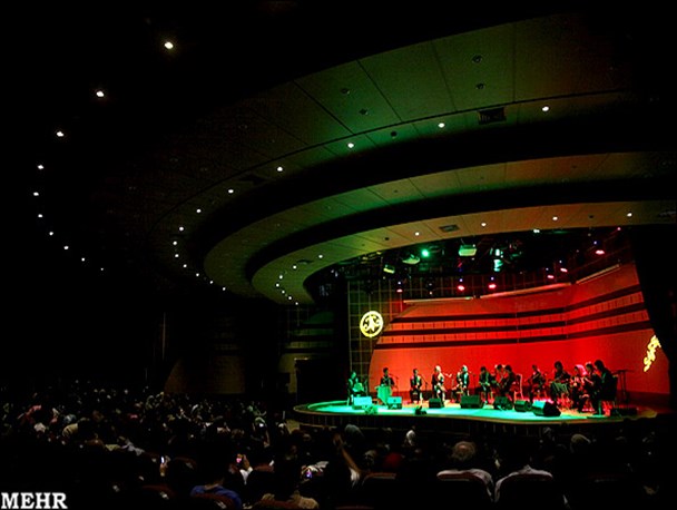 توجه دولت به کنسرت های موسیقی، در جهت دو قطبی کردن کشور است