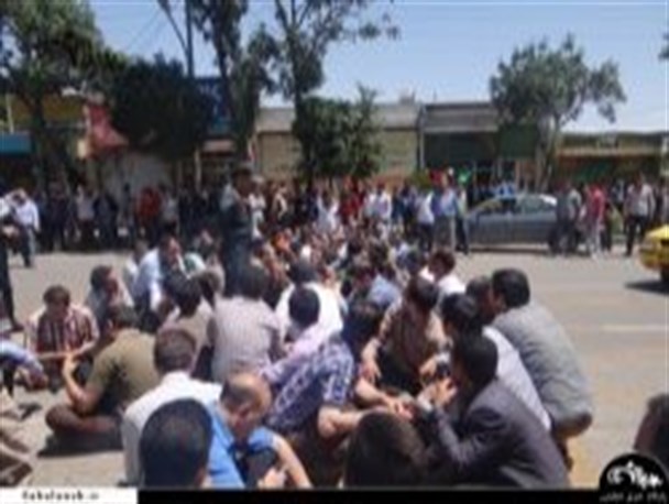 تجمع کارکنان ذوب آهن یک استان برابر استانداری/  16 ماه بدون حقوق!