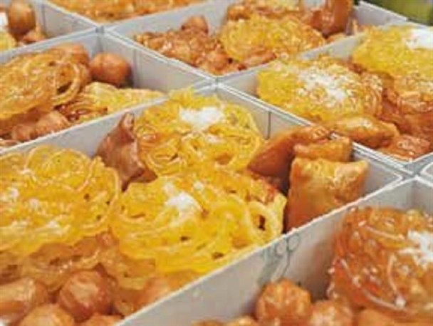 کشف روغن‌های تاریخ مصرف گذشته پیش از تولید زولبیاهای افطاری در گرمسار