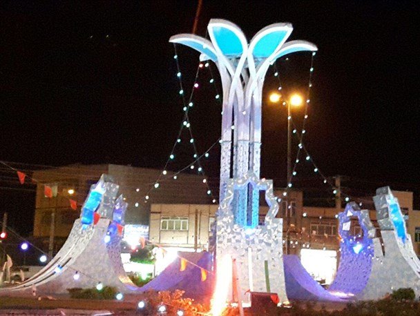 چراغانی و آذین بندی شهر برای استقبال از مهمانان میلاد امام حسن مجتبی(ع) و روز فامنین