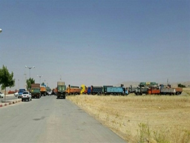 اعتراض کشاورزان بخش هلشی به تحویل نگرفتن محصول "جو" از سوی جهاد کشاورزی + تصاویر