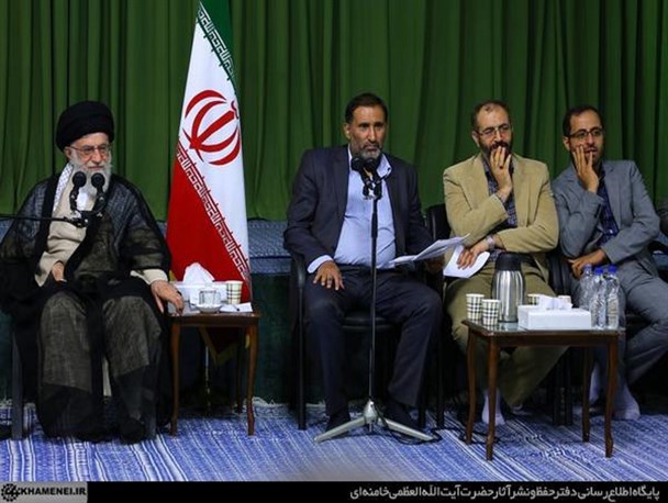 شاعر نمی‌تواند در جنگ حق و باطل بی‌طرف باشد/ شعر باید در خدمت ارزش‌ها باشد