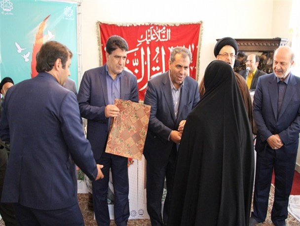 جزءخوانی قرآن در منزل شهدا با حضور مسئولین ری