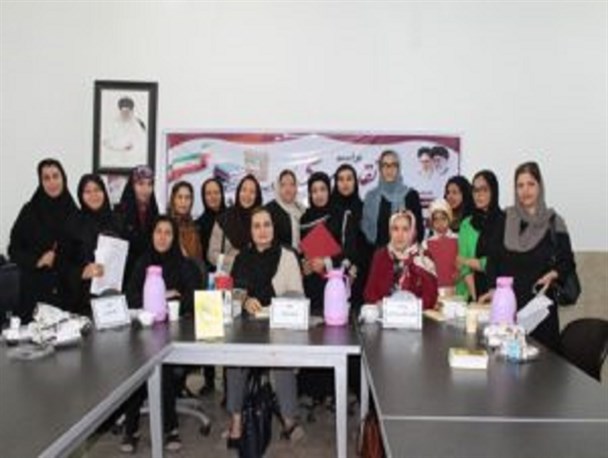 نقد کتاب به سپیدی یک رویا در شهرستان قدس برگزار شد