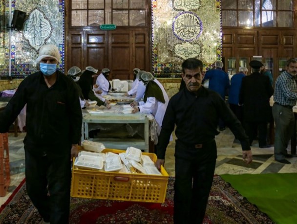 ستاد اجرایی فرمان امام (ره) ایلام روزانه ۳۰ هزار وعده غذا برای زائران اربعین می‌پزد