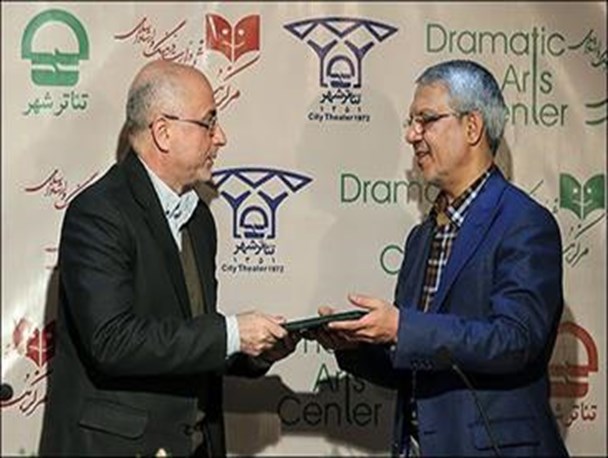 تجمع اعتراضی هنرمندان تئاتر مقابل معاونت هنری وزارت ارشاد