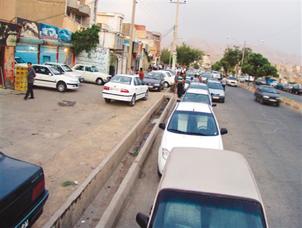 نارضایتی و گلایه شهروندان سنندجی از نابسامانی نمایشگاه‌های اتومبیل