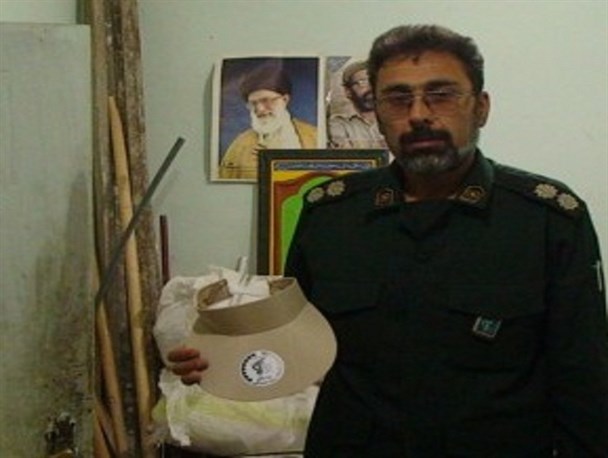 تجهیز گروه های جهادی به کلاه و لباس کار در روستاها/ تصاویر