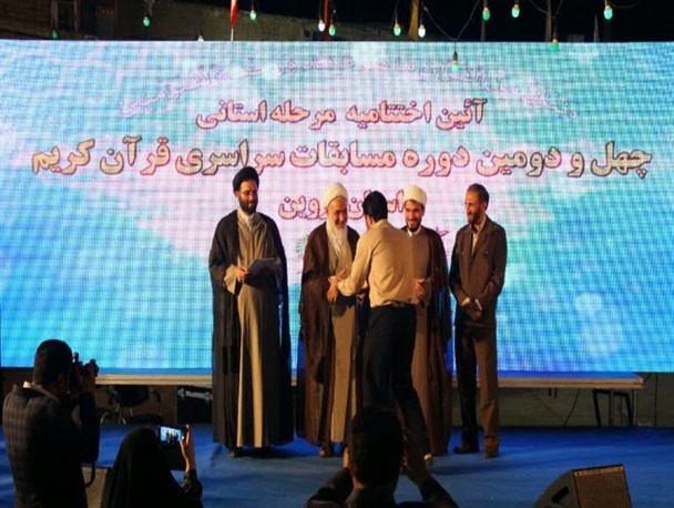 جامعه امروز از مفهوم واقعی قرآن فاصله گرفته است/ رتبه اول مسابقات قرآن استان را کسب کردم
