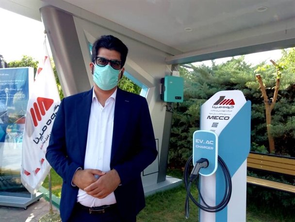 شر آلودگی هوا با "ایستگاه شارژ خورشیدی خودرو برقی" از سر کشور کم می‌شود