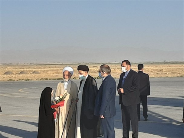 رئیس جمهور وارد اراک شد
