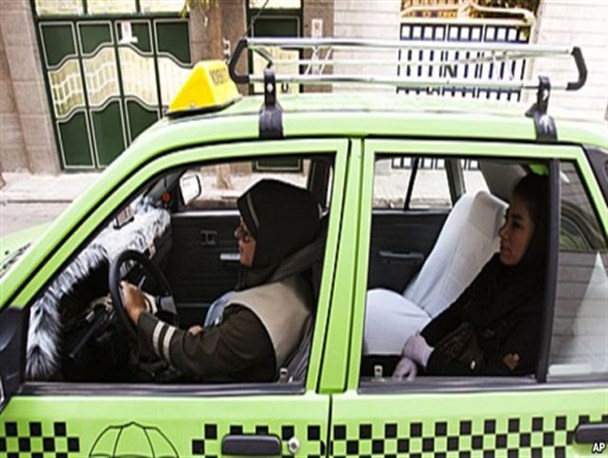 مشکلات کاری رانندگان تاکسی بیسیم بانوان در کلان شهری به نام زاهدان